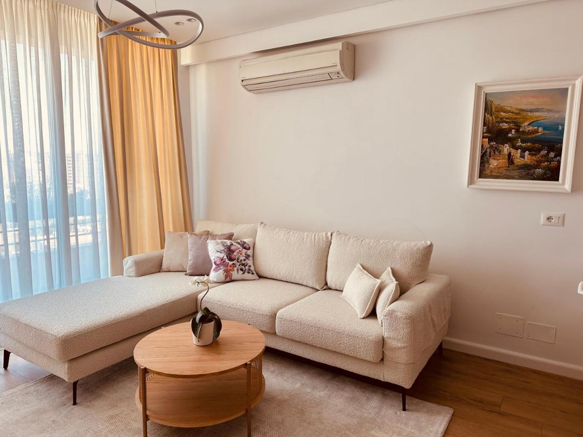 Madalin Seaside Apartment Vlorë Exteriör bild