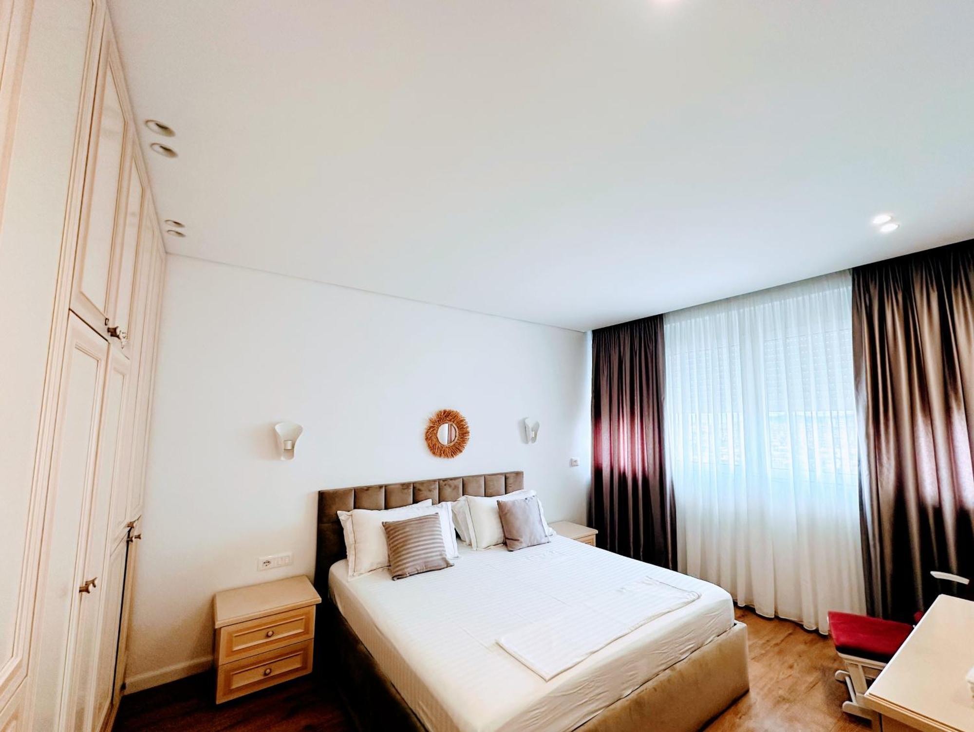 Madalin Seaside Apartment Vlorë Exteriör bild