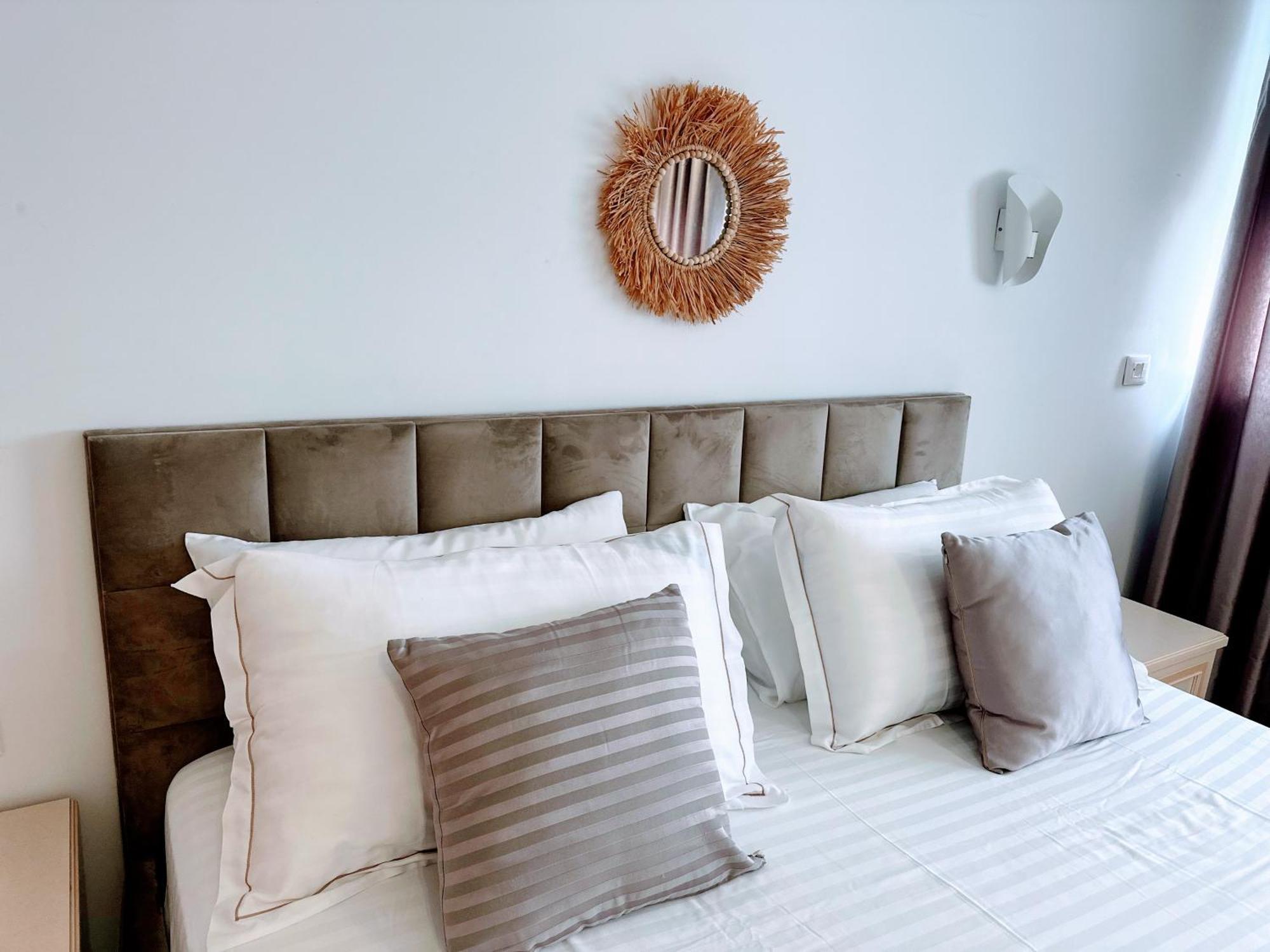 Madalin Seaside Apartment Vlorë Exteriör bild