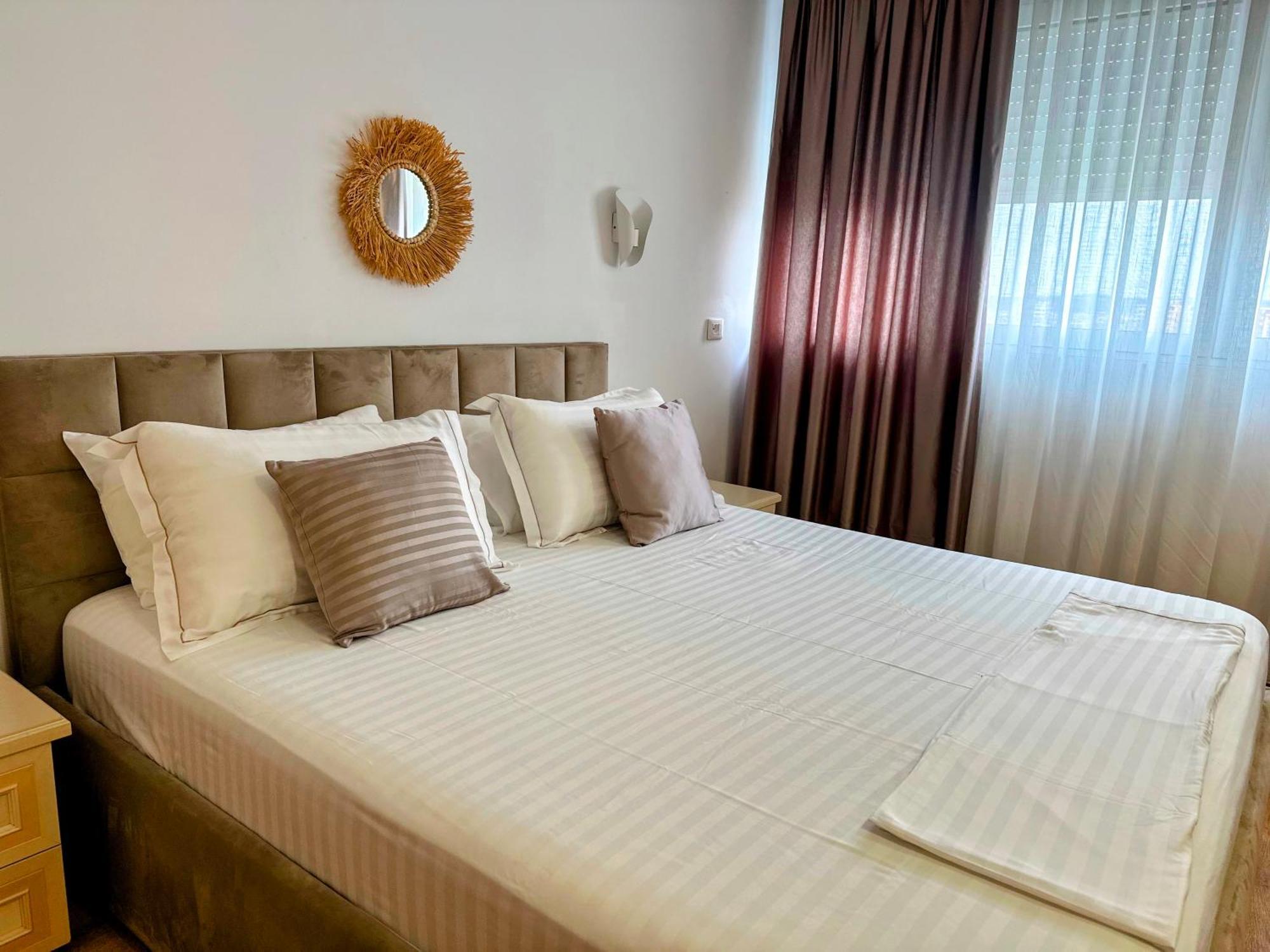 Madalin Seaside Apartment Vlorë Exteriör bild